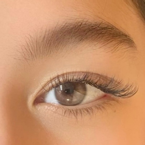 Yokomomo Fashion Lash Cat Eye extensions - sleek and elongated lash style